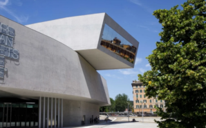 Scompiglio Maxxi, il balletto delle poltrone